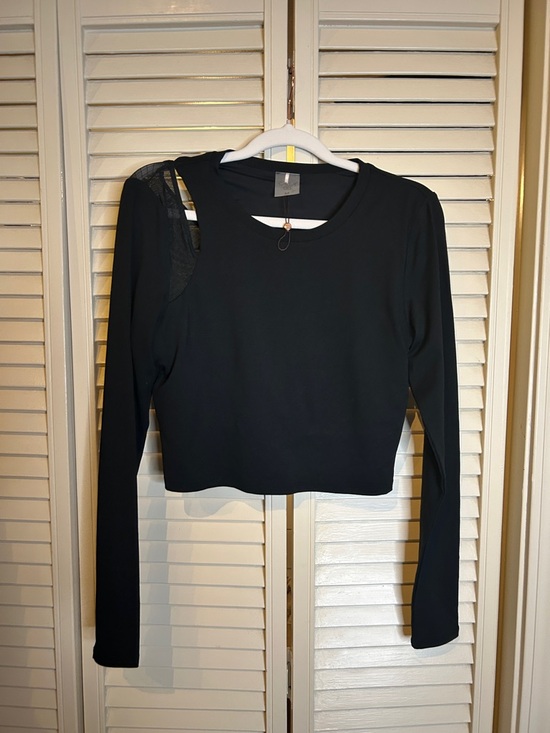 CALIA by Carrie Underwood Tops - CALIA by Carrie Underwood Black Cropped Long Sleeve Top with Cutout Shoulder